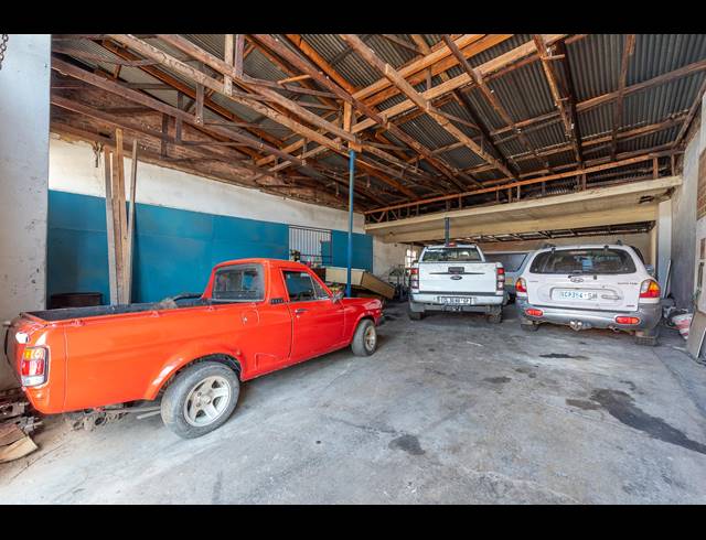 725M² BUILDING FOR SALE IN SPRINGS CENTRAL